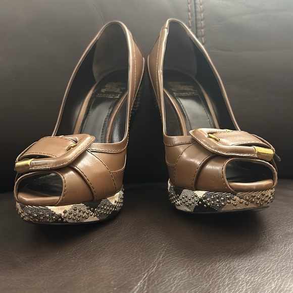 Burberry Heels Original Print Dark Brown - Picture 2 of 9